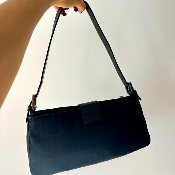 SOLD‼️Fendi Vintage Baguette Shoulder Bag Black - Picture 3 of 12
